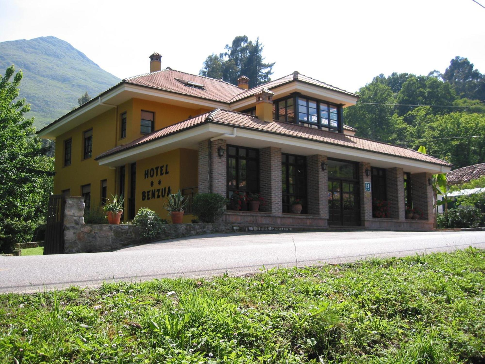 Hotel Benzua Villanueva de Ardisana Екстер'єр фото